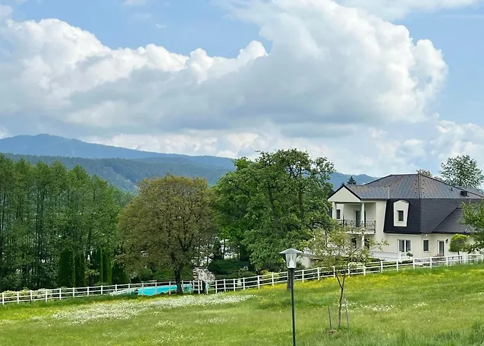 Tulpe By Interhome * וולדן אם וורתרסי